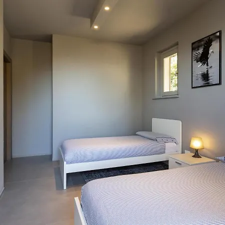 Falcone 3 Bedrooms 6 Pax Vila *